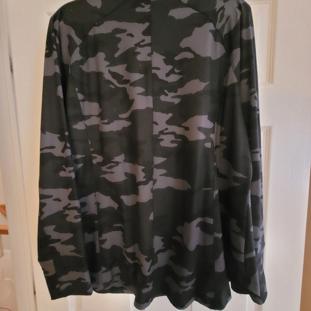 Livi Activewear Camouflage Jacket - Picture 3 of 4